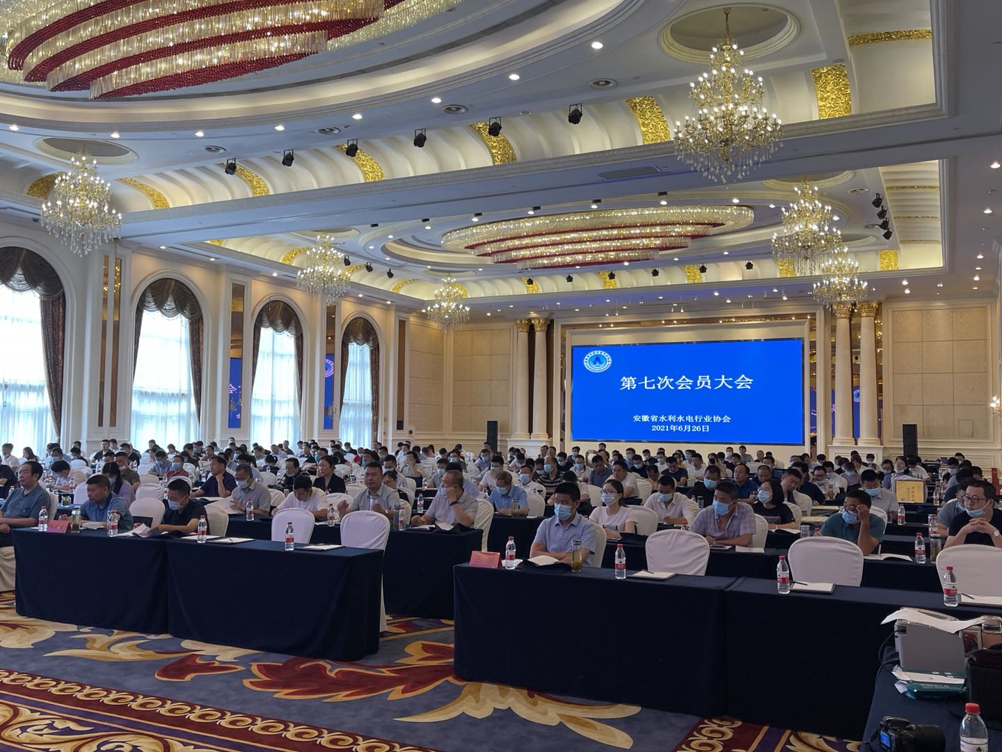 安徽省水利水電行業(yè)協(xié)會(huì)召開第七次會(huì)員大會(huì)、第六屆第一次 會(huì)員代表大會(huì)和第六屆第一次理事會(huì)會(huì)議報(bào)道(圖2) 安徽省水利水電行業(yè)協(xié)會(huì)召開第七次會(huì)員大會(huì)、第六屆第一次 會(huì)員代表大會(huì)和第六屆第一次理事會(huì)會(huì)議報(bào)道(圖2)