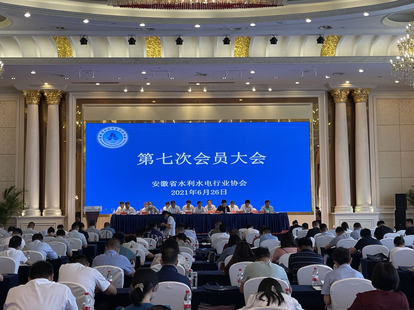 安徽省水利水電行業(yè)協(xié)會(huì)召開第七次會(huì)員大會(huì)、第六屆第一次 會(huì)員代表大會(huì)和第六屆第一次理事會(huì)會(huì)議報(bào)道(圖1) 安徽省水利水電行業(yè)協(xié)會(huì)召開第七次會(huì)員大會(huì)、第六屆第一次 會(huì)員代表大會(huì)和第六屆第一次理事會(huì)會(huì)議報(bào)道(圖1)